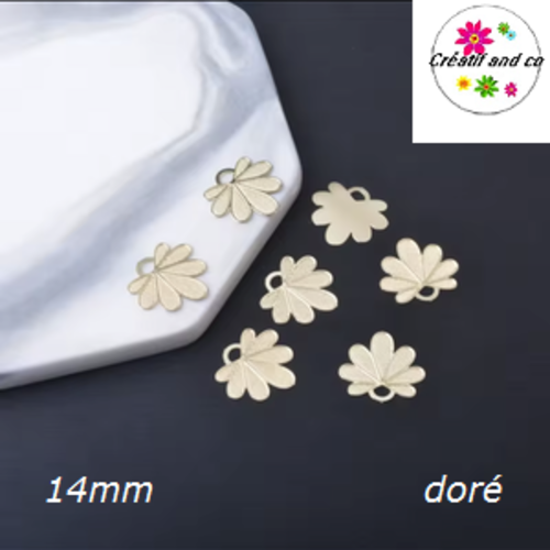 Breloque estampe pétale de fleur dorée 14mm