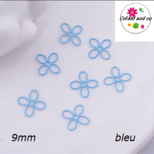 Breloque estampe petite fleur bleue 9mm