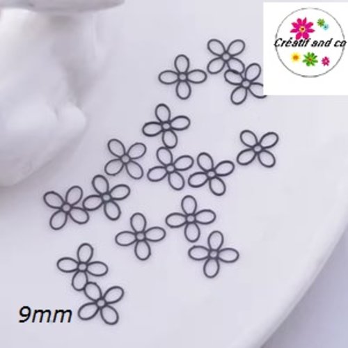 Breloque estampe petite fleur noire 9mm