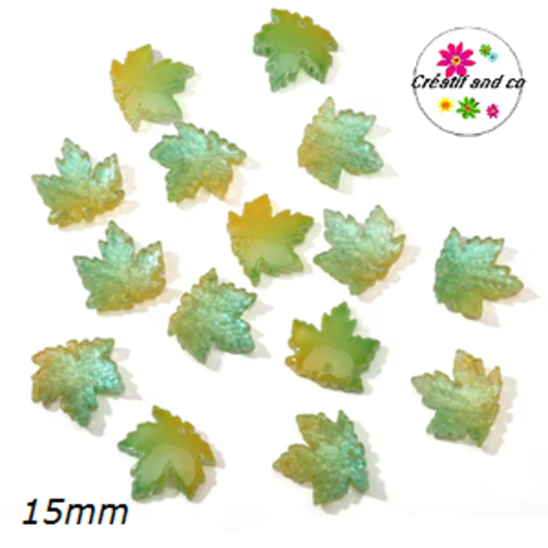 Breloque feuille d'érable vert/jaune en verre 15mm
