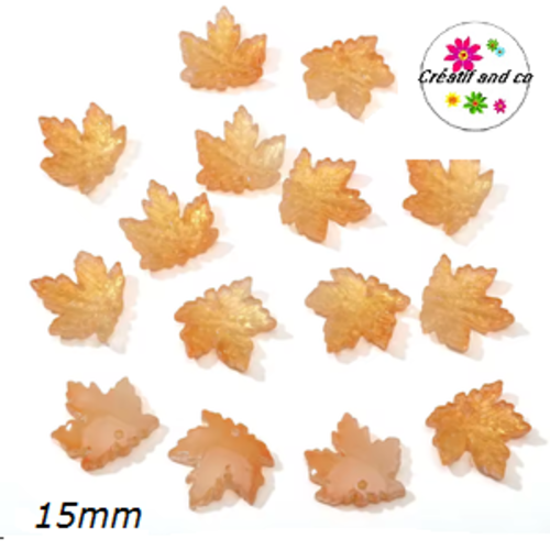 Breloque feuille d'érable orange en verre 15mm