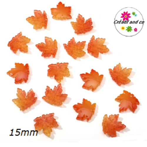 Breloque feuille d'érable orange foncé en verre 15mm