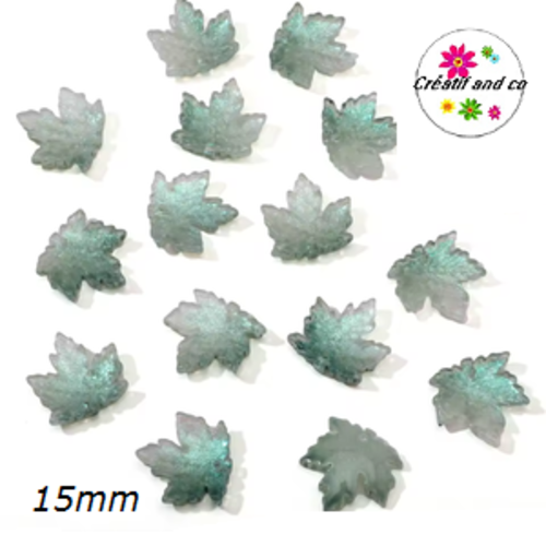 Breloque feuille d'érable vert foncé en verre 15mm