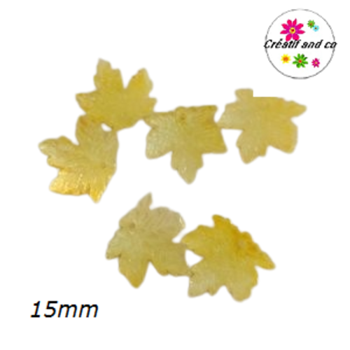 Breloque feuille d'érable jaune en verre 15mm
