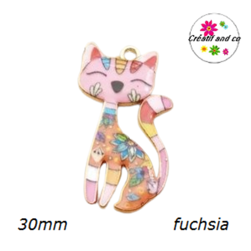 Breloque chat émaillé motif floraux colorés fond tête fuchsia 30mm