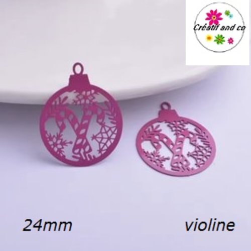 Breloque estampe boule de nöel et ses bâtons de sucre d'orge mauve/rose  24mm
