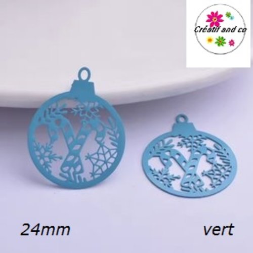 Breloque estampe boule de nöel et ses bâtons de sucre d'orge verte  24mm