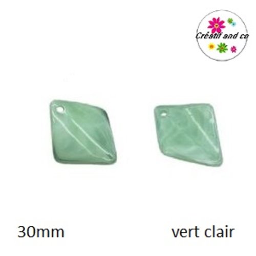 Perle forme diamant vert clair 30mm