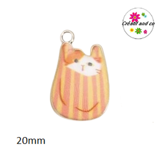 Breloque chaton sortant d'un sac avec motif rayé orange et jaune  20mm