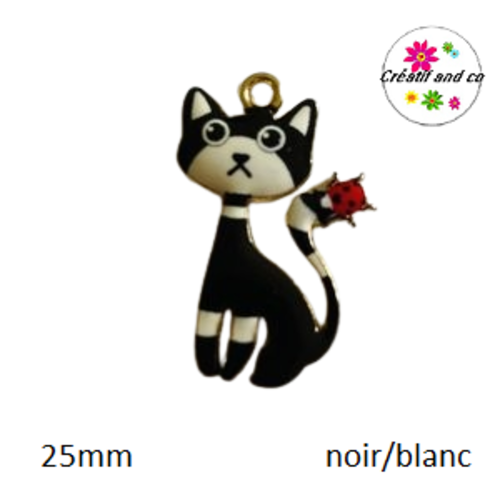 Breloque chat émaillé noir et blanc et sa coccinelle 25mm
