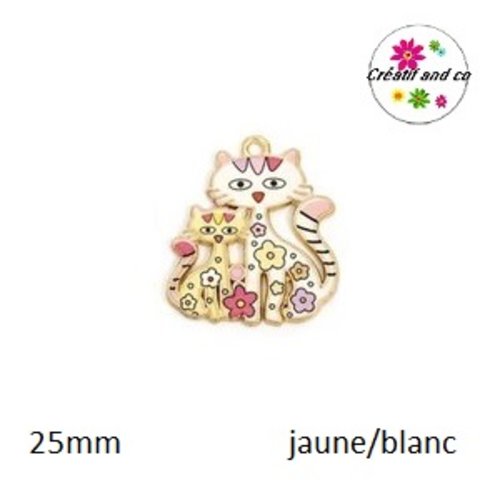 Breloque duo de chats jaune/blanc ornés de petites fleurs colorées  25mm