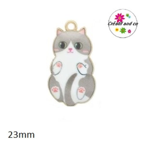 Breloque chat gris et blanc allongé sur le dos 23mm