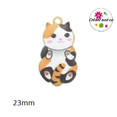 Breloque chat tricolore allongé sur le dos 23mm