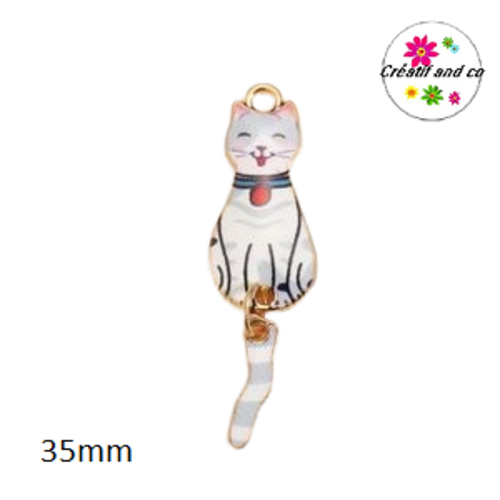 Breloque chat émail blanc avec un collier rouge et sa queue rayée mobile 35mm