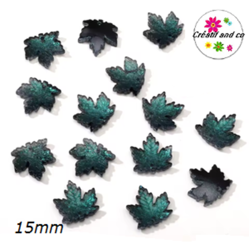 Breloque feuille d'érable noire bleuté en verre 15mm