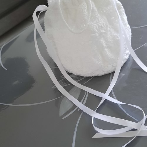 Aumônière blanche