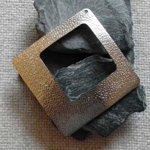 Pendentif breloque losange en métal argenté
