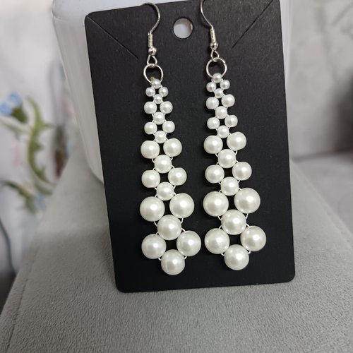 Boucles d’oreilles longues en perles blanches tissées à la main, élégantes et légères, bijou artisanal neuf