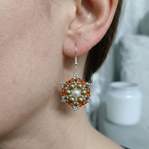 Boucles d’oreilles artisanales perles cristal orange, blanc, marron doré et argenté, élégantes et uniques