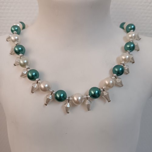 Collier ras du cou perles fait main vert émeraude et blanc nacré – bijou élégant artisanal neuf