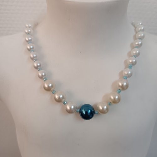 Collier ras du cou perles blanches et bleues, bijou bohème chic, bijou idée cadeau femme