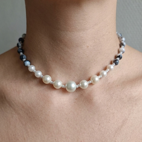 Collier ras du cou perles de couleur blanc argenté et gris marbré, bijou bohème chic – neuf