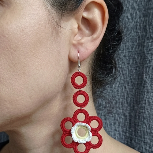 Boucles d’oreilles pendantes fleurs au crochet rouge blanc jaune, fait main, style bohème chic