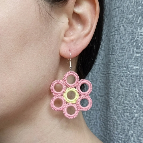 Boucles d’oreilles crochet rose et jaune en coton – fait main – style bohème chic