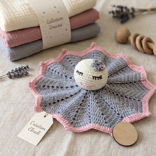 Doudou de naissance au crochet fait main – cadeau bébé, plusieurs couleurs disponibles