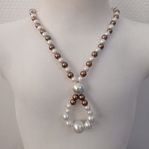 Collier en perles fait main élégant, bijou artisanal chic blanc & doré