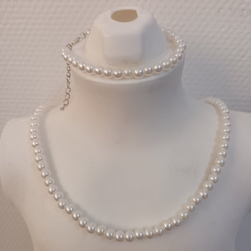 Parure bijoux perles blanches nacrées fait main, collier et bracelet, création artisanale, idée cadeau femme