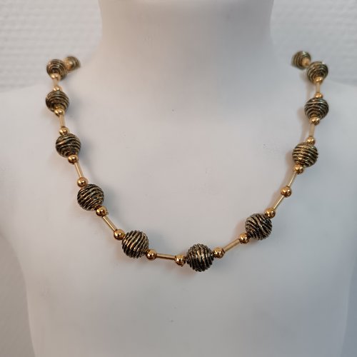 Collier ras du cou en perles fait main, perles tubes dorées, bijou artisanal tendance