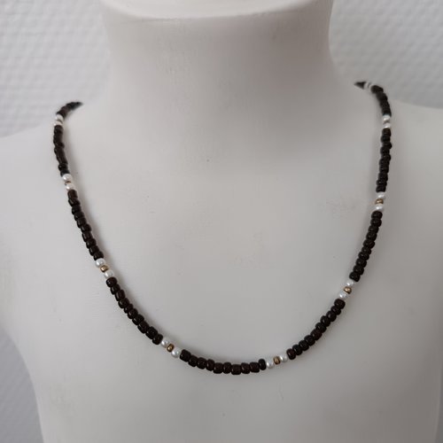 Collier ras du cou en perles fait main,blanc noir et argenté, bijou artisanal tendance