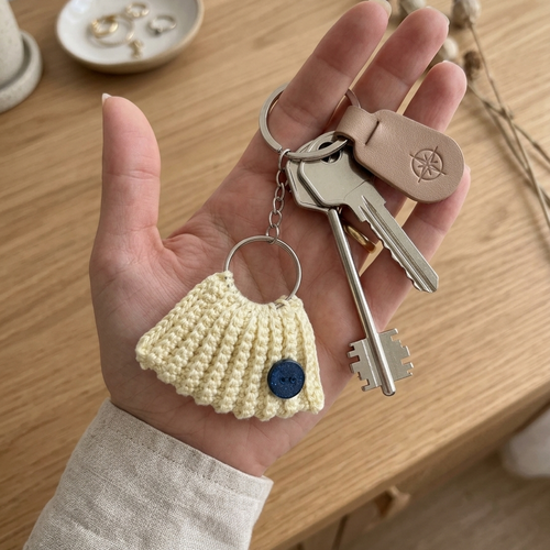 Porte-clés mini sac à main au crochet fait main, bijou de sac bohème beige, cadeau invité ou fête des mères