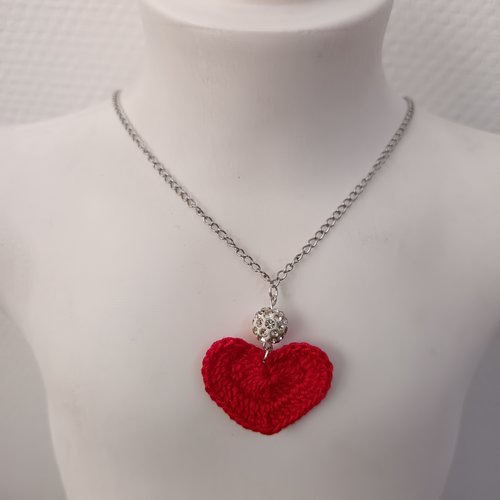 Collier cœur rouge au crochet en coton avec perle, bijou fait main unique