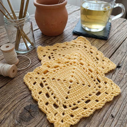 Sous-tasse granny crochet fait main, lot de 2 motifs verre / tasse, décoration bohème artisanale