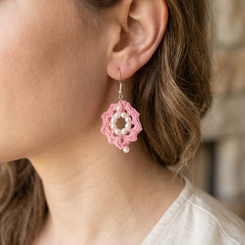 Boucles d'oreilles crochet rose et perles blanches, bijoux faits main élégants et romantiques
