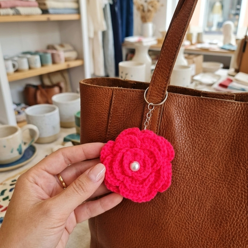 Porte-clés fleur crochet perle fait main, accessoire sac original, cadeau femme