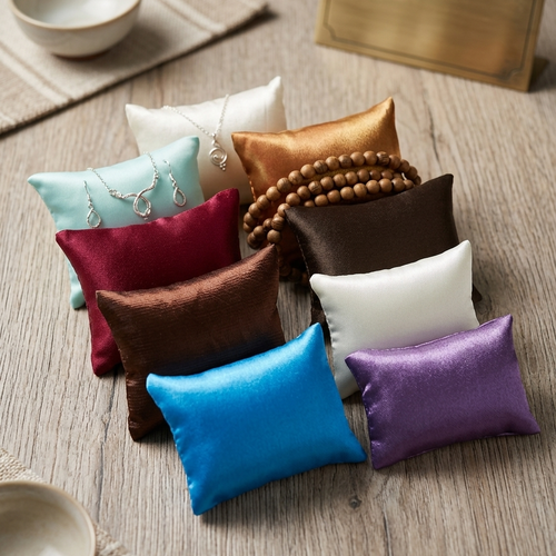 Coussin présentation bracelet en satin fait main, support bijoux élégant, couleurs au choix