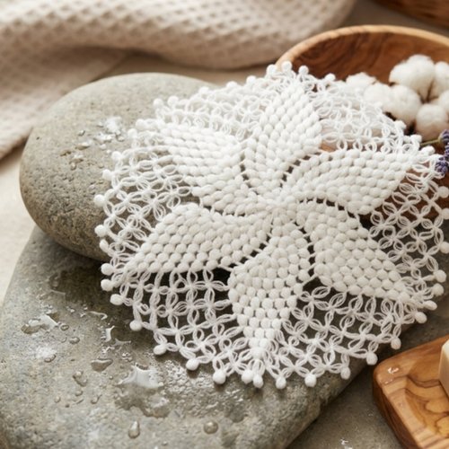 Éponge de douche fait main avec crochet, accessoire salle de bain naturel, laveur corps exfoliant, zéro déchet, idée cadeau bien-être