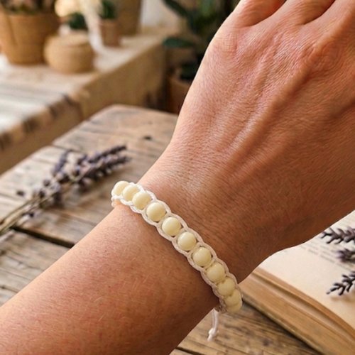 Bracelet macramé perles blanches, cordon coulissant ajustable, fait main artisanal