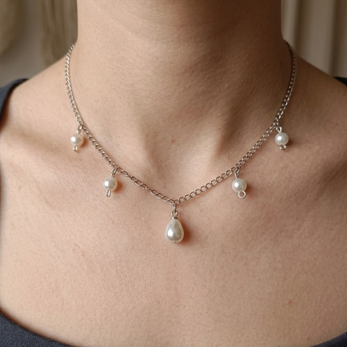 Collier ras du cou perles blanches fait main, chaîne argentée, pendentif goutte, bijou délicat femme
