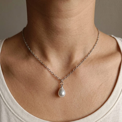 Collier ras du cou perle blanche fait main, chaîne argentée, pendentif goutte, bijou délicat femme