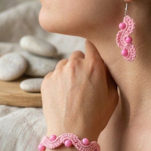 Parure crochet rose bracelet et boucles d'oreilles