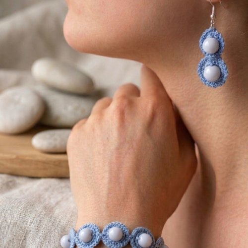 Parure crochet bleu bracelet boucles d'oreilles assorties