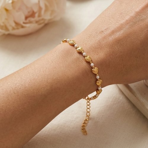 Bracelet doré, bracelet  breloque cœurs
