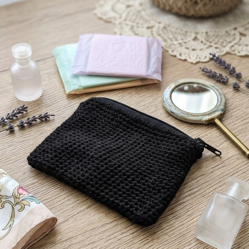 Pochette hygiénique crochet noir, trousse discrète serviette, accessoire intime fait main