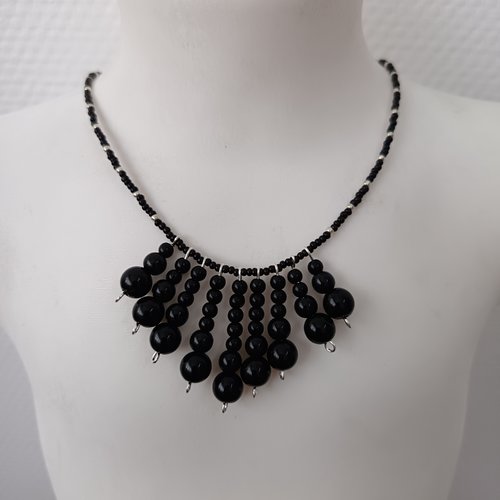Collier en perles noires fait main, collier chic élégant,