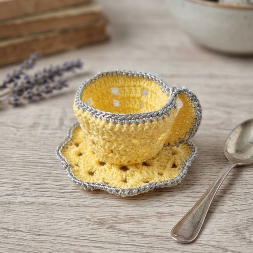 Petite tasse jaune au crochet fait main, décoration artisanale