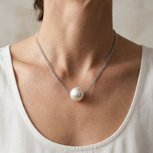 Collier chaîne argentée avec grosse perle centrale, fait main, bijou élégant et minimaliste